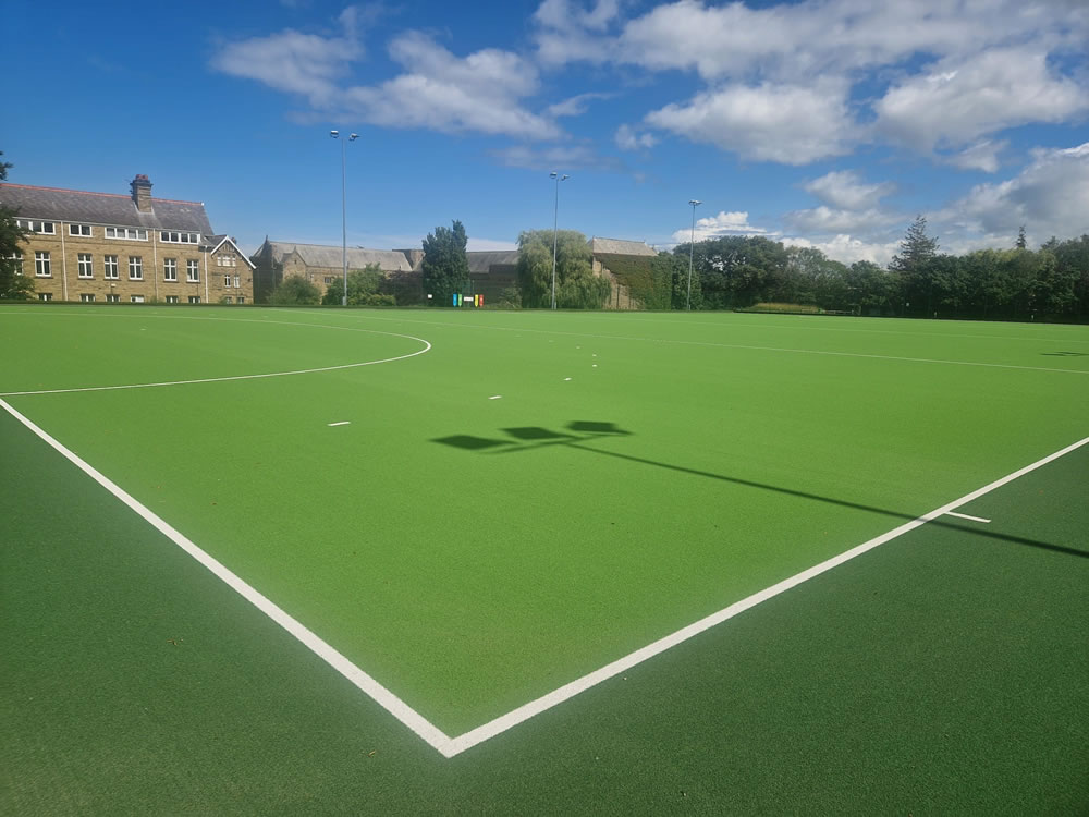 FIH approved artificial grass hickey pitch at 𝗥𝘆𝗱𝗮𝗹 𝗣𝗲𝗻𝗿𝗵𝗼𝘀 𝗦𝗰𝗵𝗼𝗼𝗹 in Colwyn Bay, North Wales - pitch contractor PST Sport.
